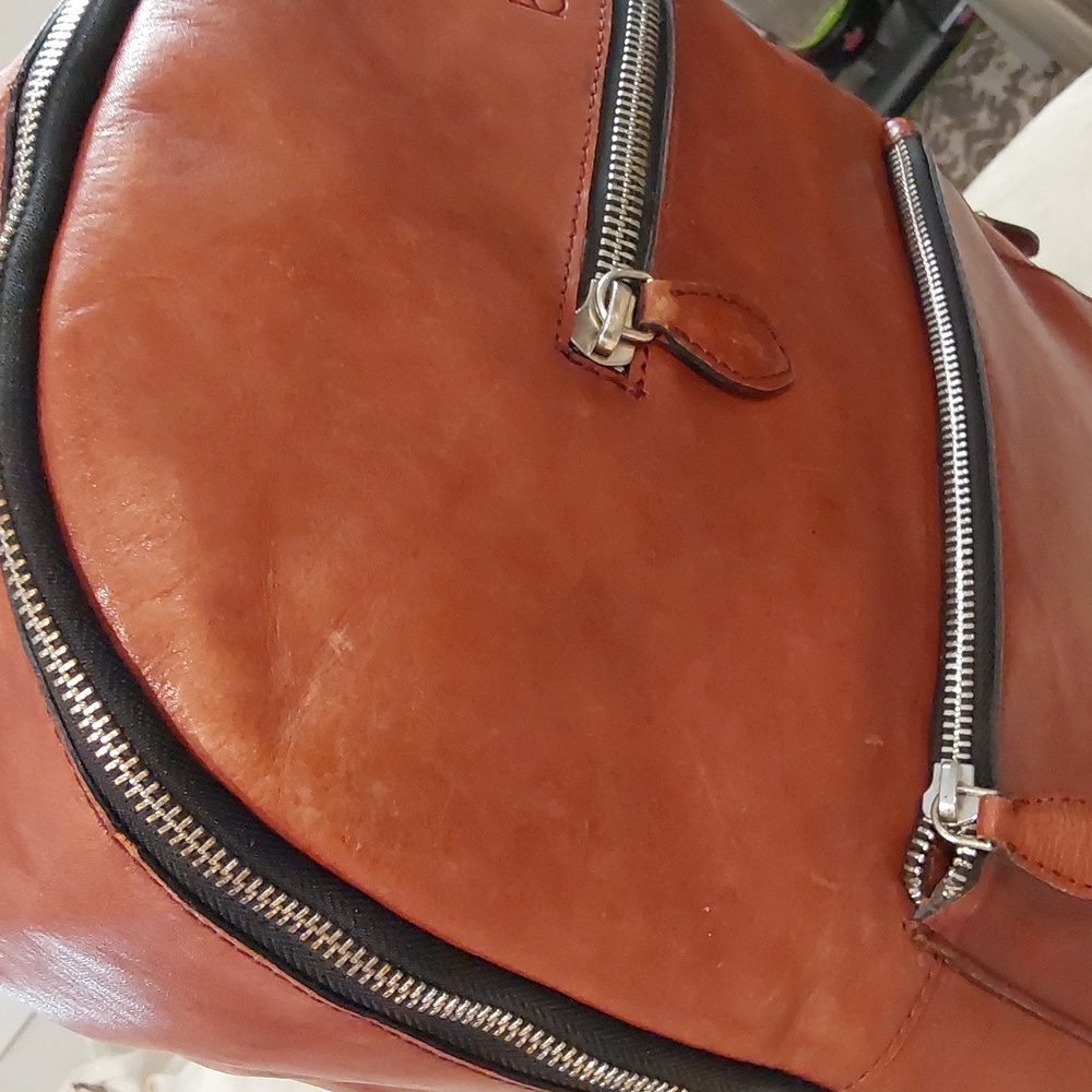 Bugatti Mens leather backpack. - Picture 4 of 16